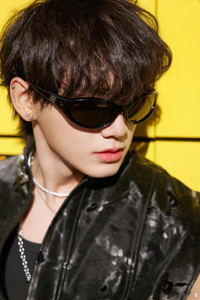   姚琛上海粉丝见面会现场  家人们，谁懂啊！姚琛巡回粉丝见面会上海站的开场，简