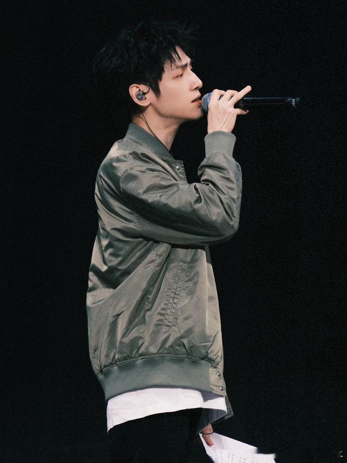 罗云熙演唱会海外粉丝占比罗云熙演唱会外国粉丝比例罗云熙真的是全能型艺人来着吧！又