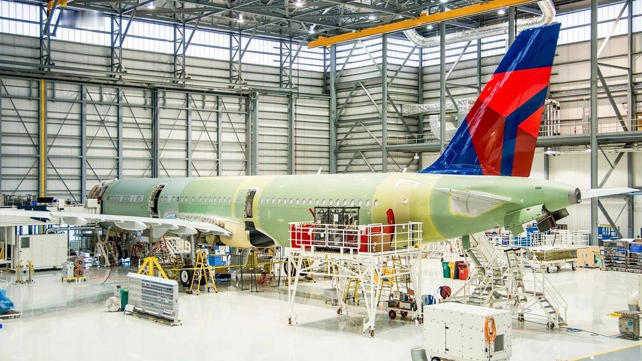为实现到2028年A220飞机月产13架的目标，空客已对北爱尔兰贝尔法斯特A22