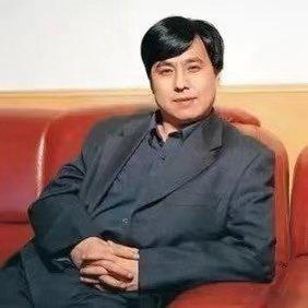 #国家一级演员苏孝林被决定逮捕#给个立功机会吧，我看他长得挺像张主任的，要不然让