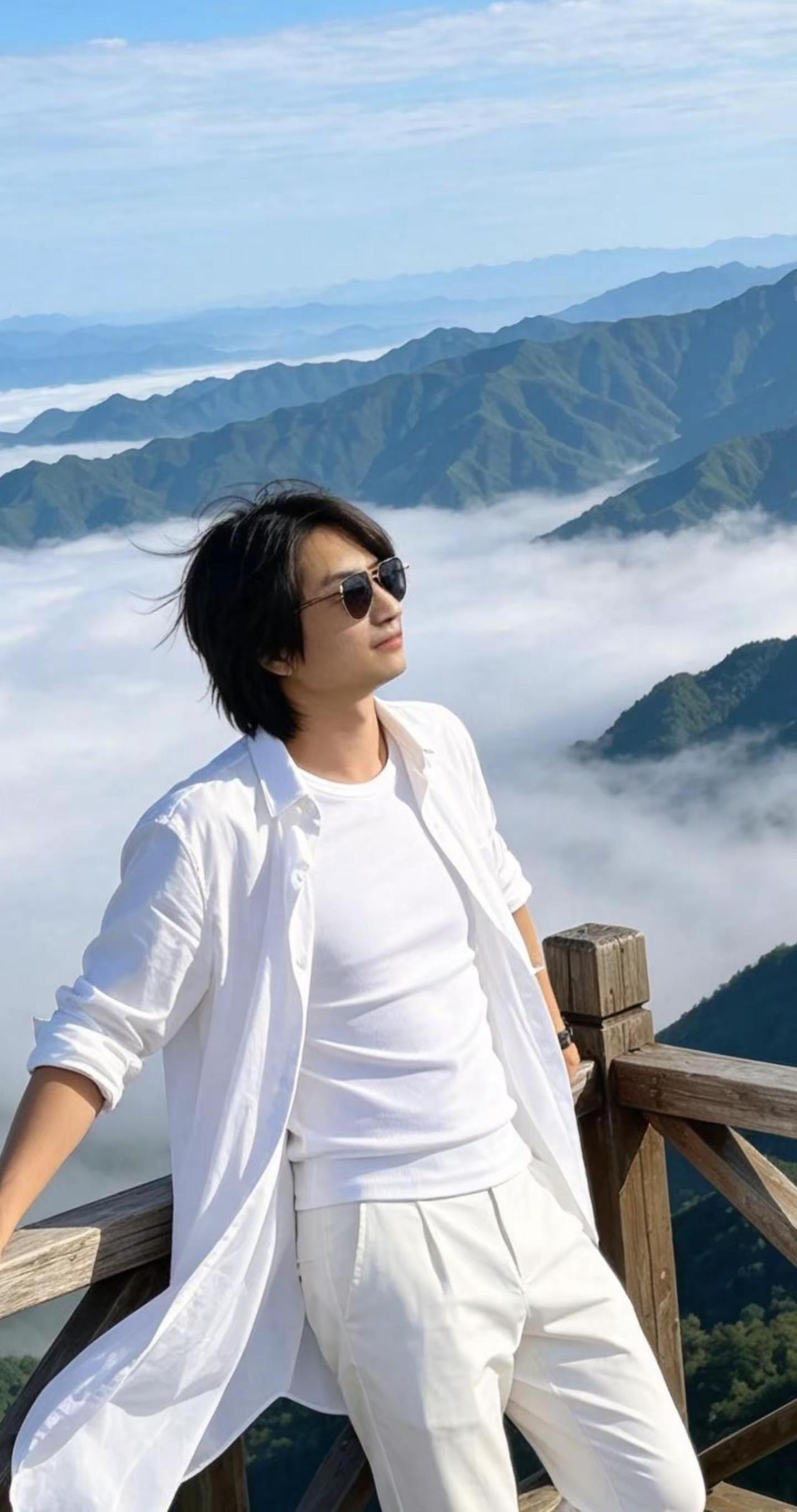 希望有一天也能微笑着说出:轻舟已过万重山。与云海合个影 高山云海 云海之上看风景