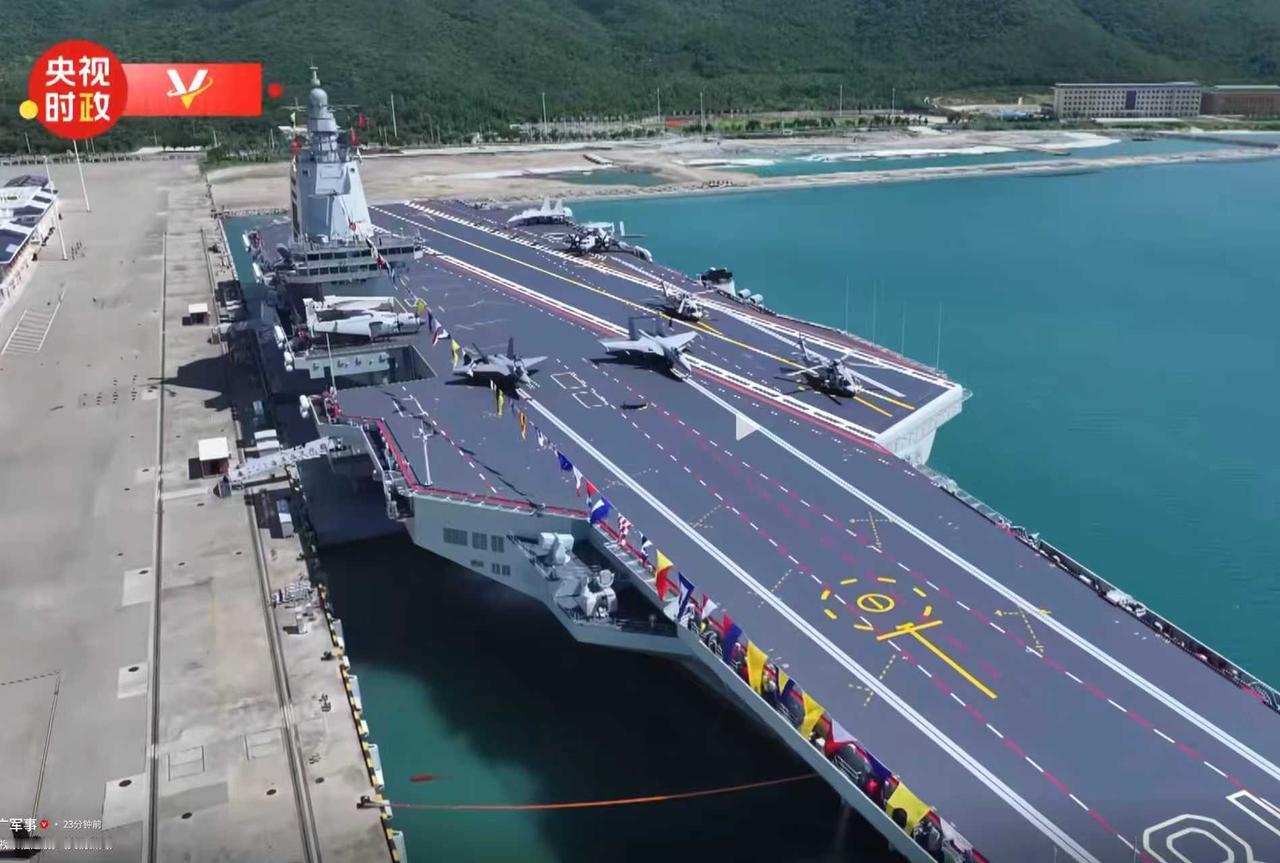 太激动了，我们国家的第三艘航空母舰福建舰终于官宣服役了！我不断的刷着服役的时候，
