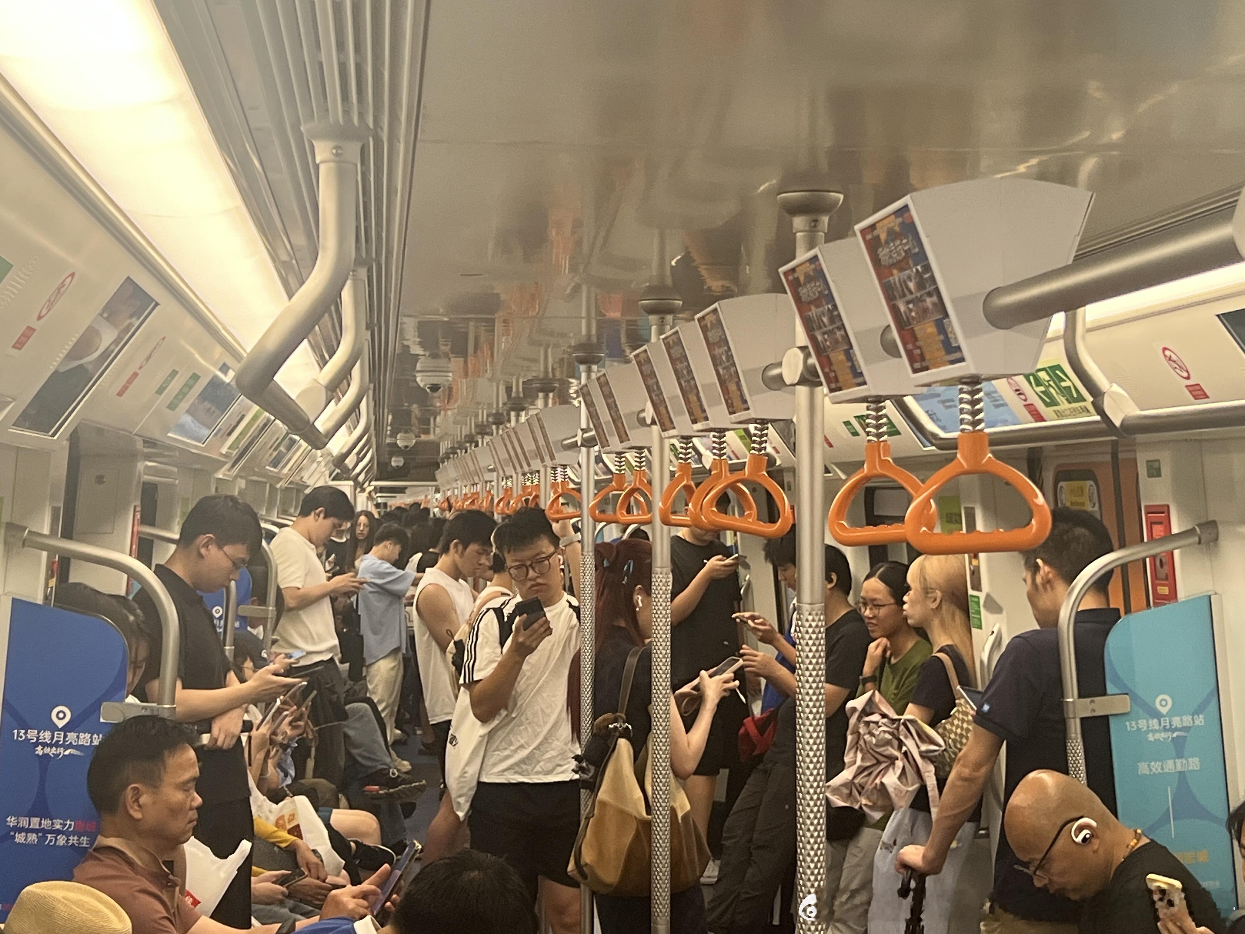 深圳地铁 网友：2026年7月4日（周六，雷阵雨）16:35，深圳地铁13号线高