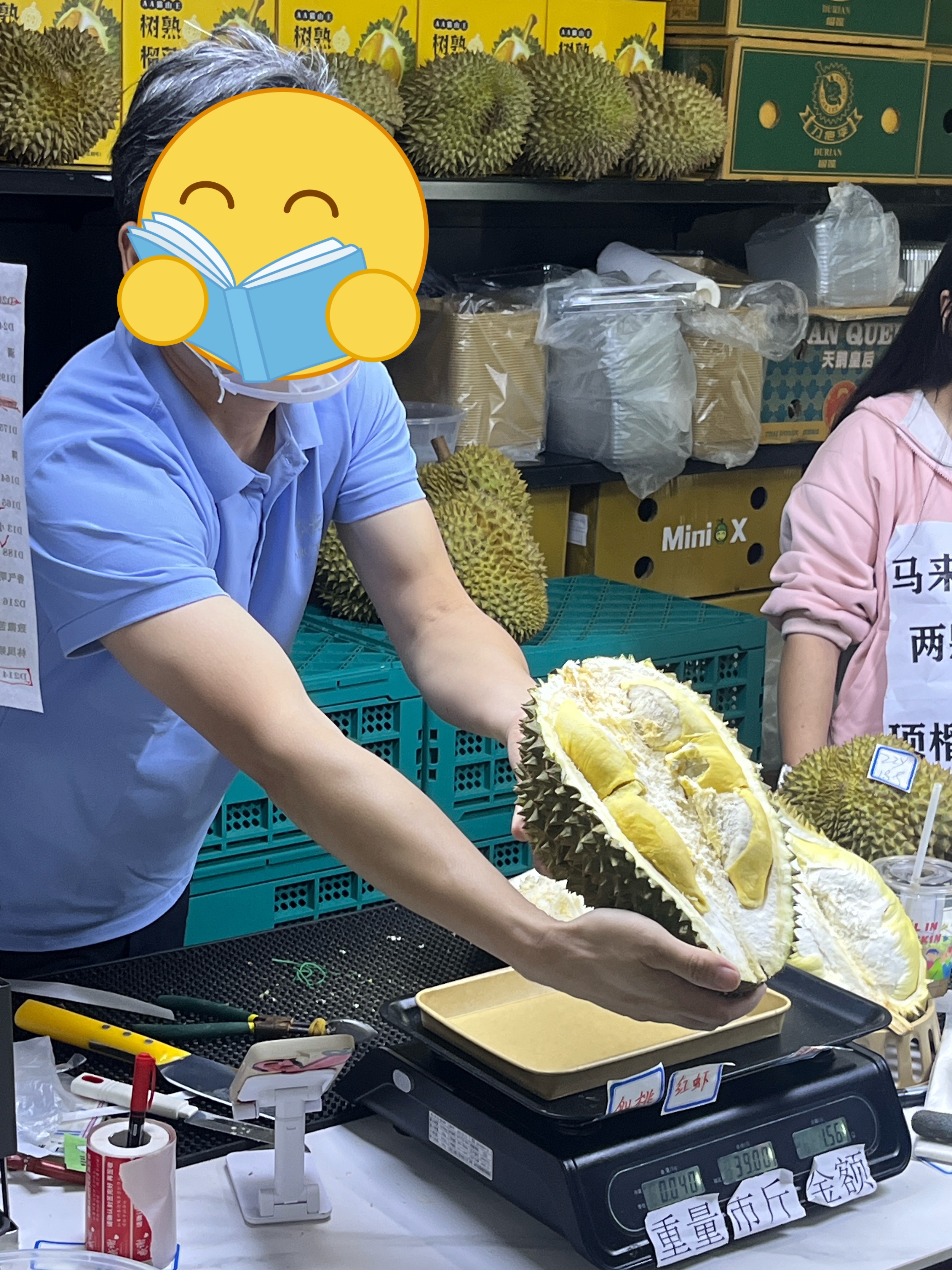 生活手记去店里买榴莲，老板说这个榴莲1500块，有人预订了也是不懂他这么贵的理由