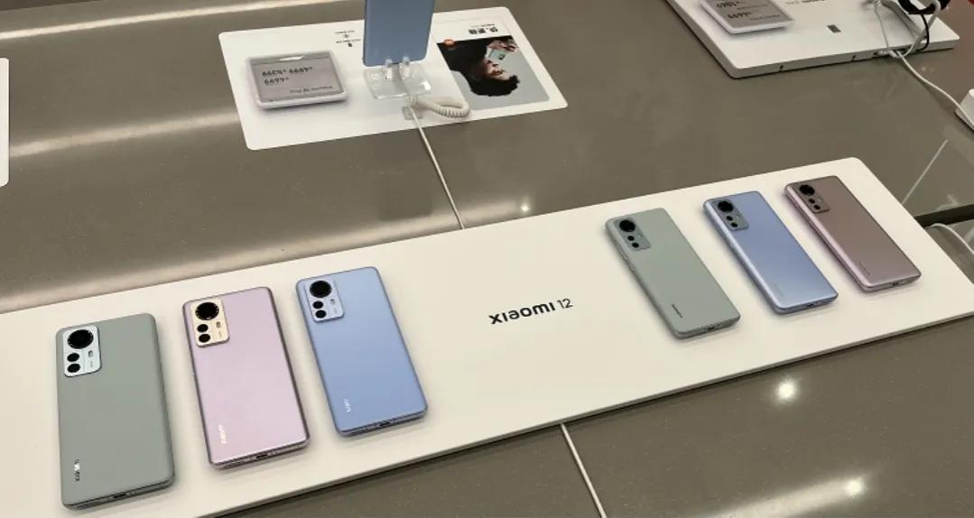 这次真的要成？去小米之家摸了一把小米12后，我明白它能对标iPhone 13的原