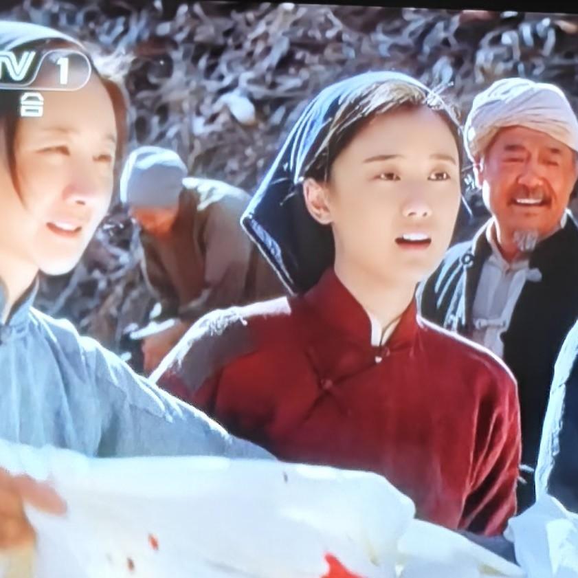 央视热播剧《太行谣》中，当初，下岭村妇救会主任王三萍把父母在战斗中牺牲的明娃抱回