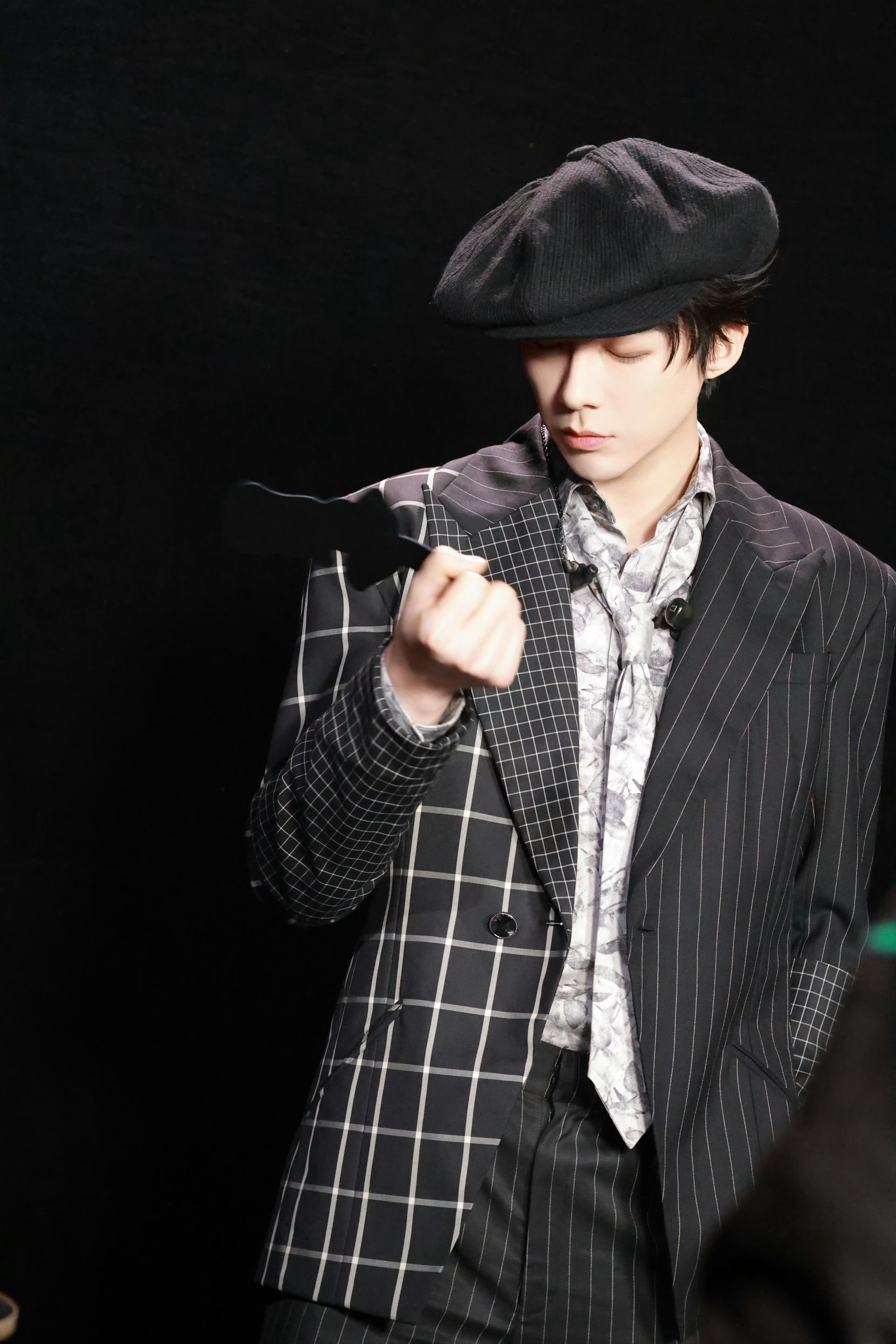 早安！今天降温，又逢跨年夜，忙得很！晚上回去在上网！刘宇宁晒新兵器 ｜刘宇宁 ｜