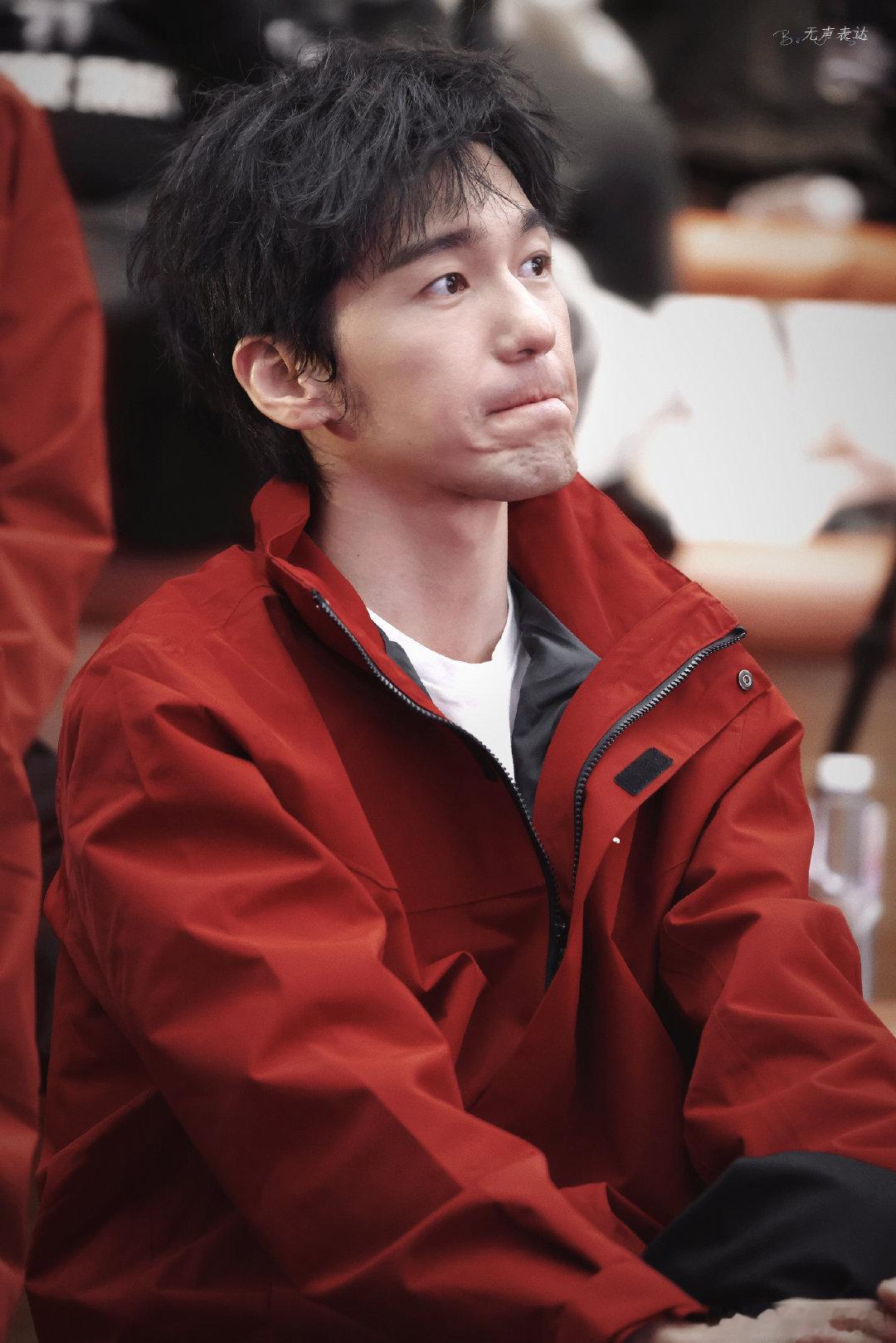 白宇回应太平年里九个头衔 😂笑不活了！建议直接给钱弘俶印张名片！九个头衔没逻辑