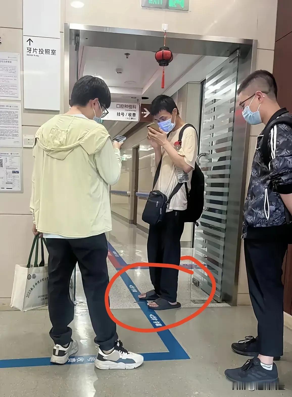 韦神啊！长点心吧！
韦神能早点把牙治好，这本来是大家希望看到的，但是网友更希望韦