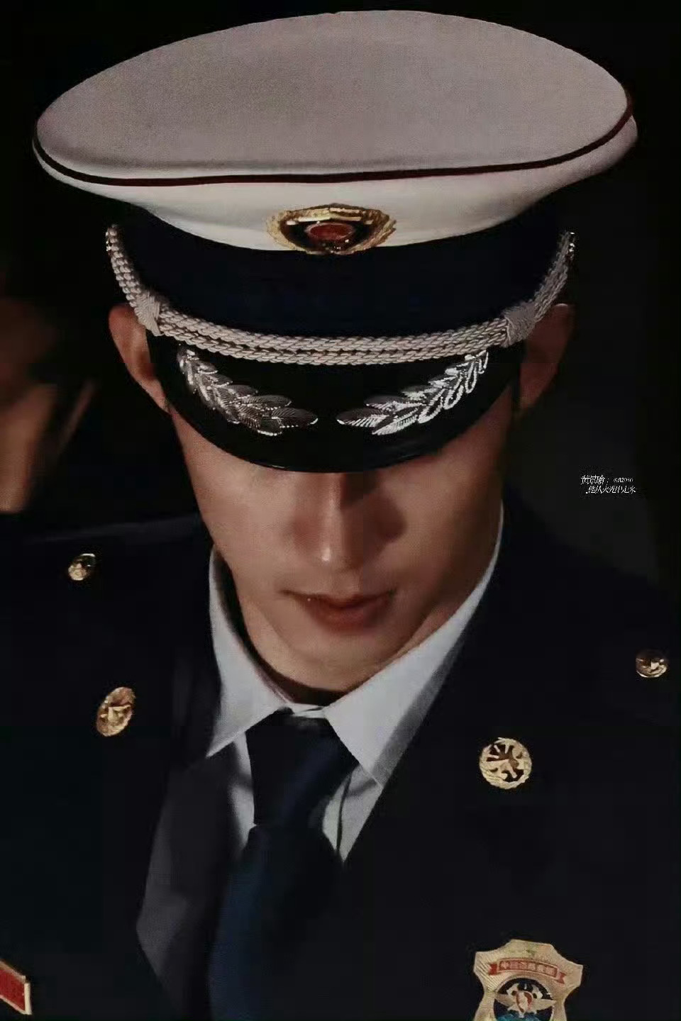 制服神迹再➕1 黄景瑜新剧出发西双版纳路透