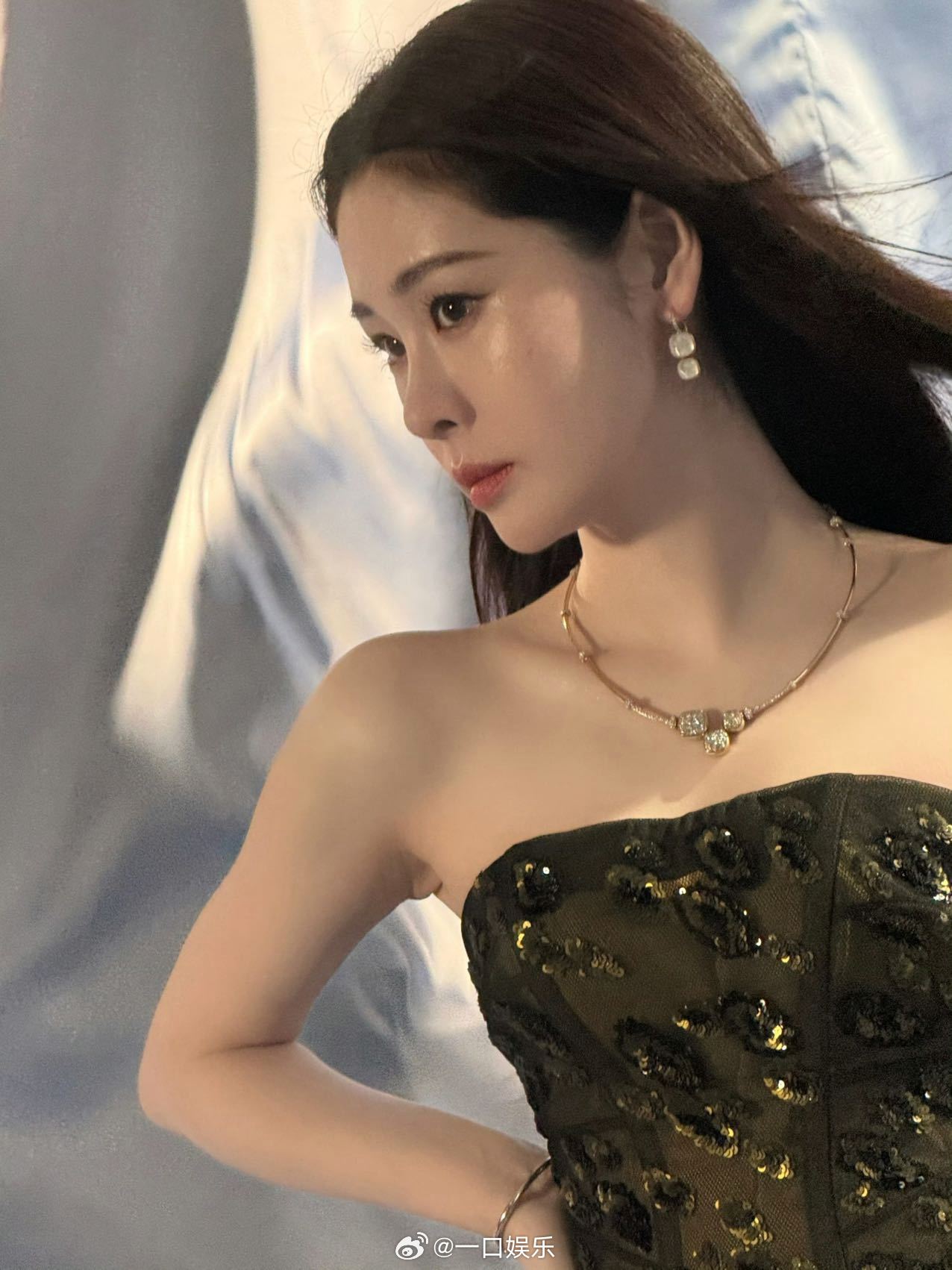张碧晨最佳女歌手张碧晨又唱逐玉主题曲 第33届东方风云榜张碧晨拿下最佳女歌手，这