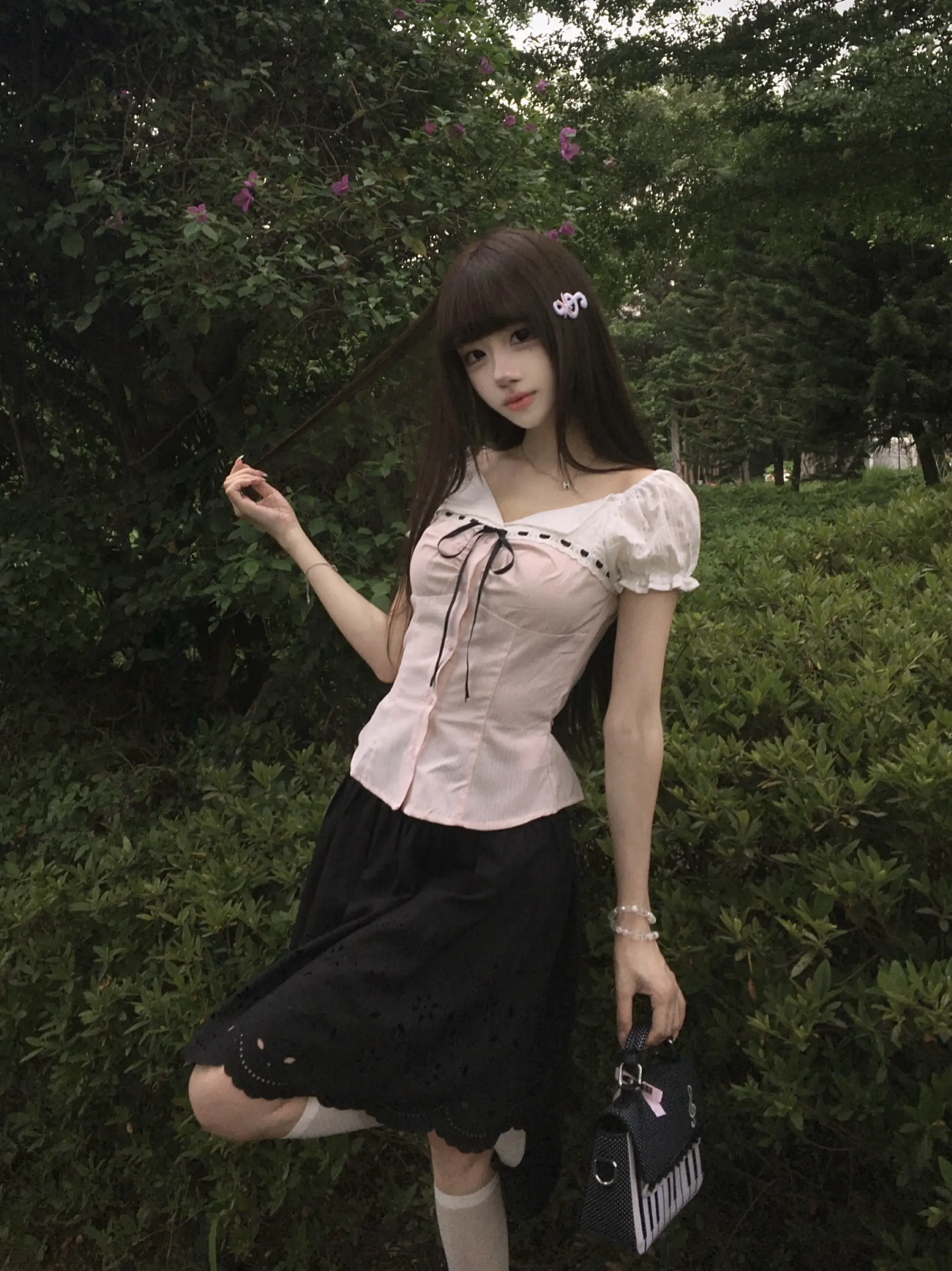 等我的她俯身为我解缠绕头发