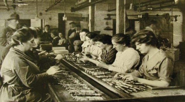 欧美是如何迅速发家，又是如何迅速衰落的？答案全跟中国有关。历史已经逆转，欧美是怎