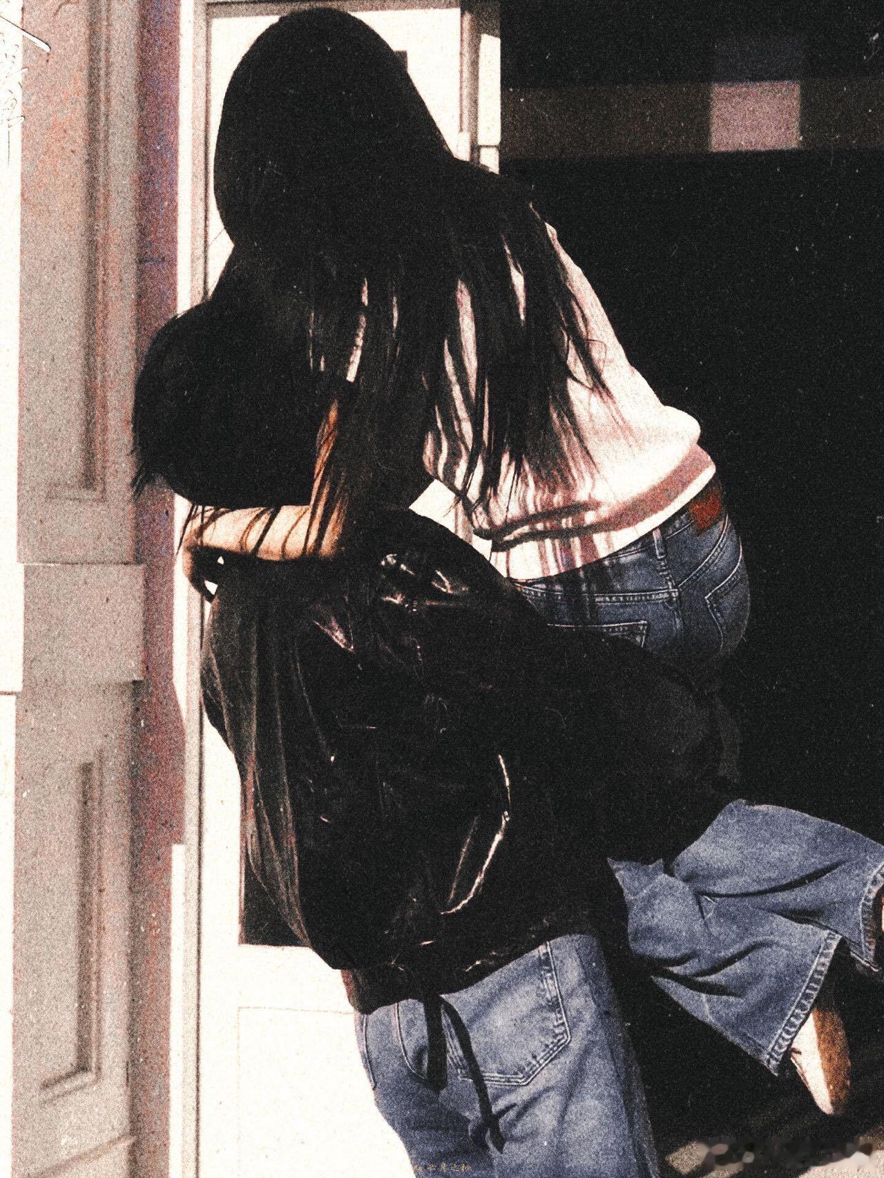 来看娱乐任敏把此沙鼻子亲扁了《良陈美锦》花絮趣味满满，任敏随性一吻把此沙鼻子压扁