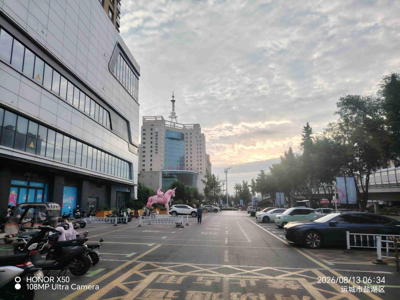 我的今日状态：😁轻松愉快
我这里的天气：🌤️多云8月13日运城市街景