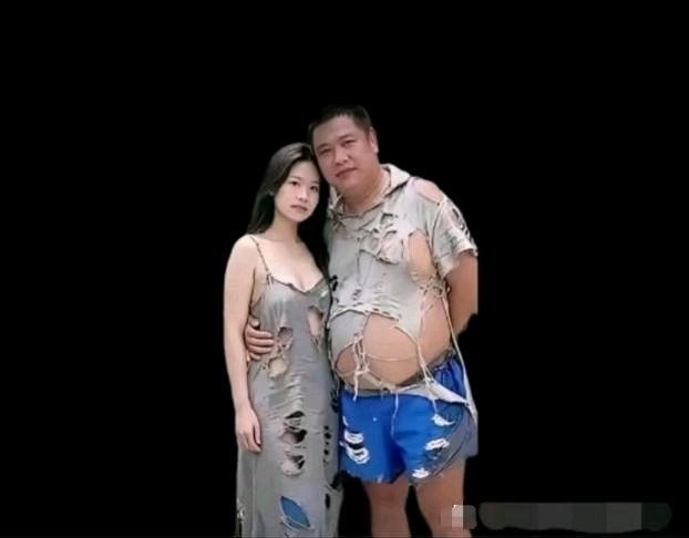 贫穷真的会限制人的想象。巴黎世家又推出了一款服装，售价高达258,000元，全球