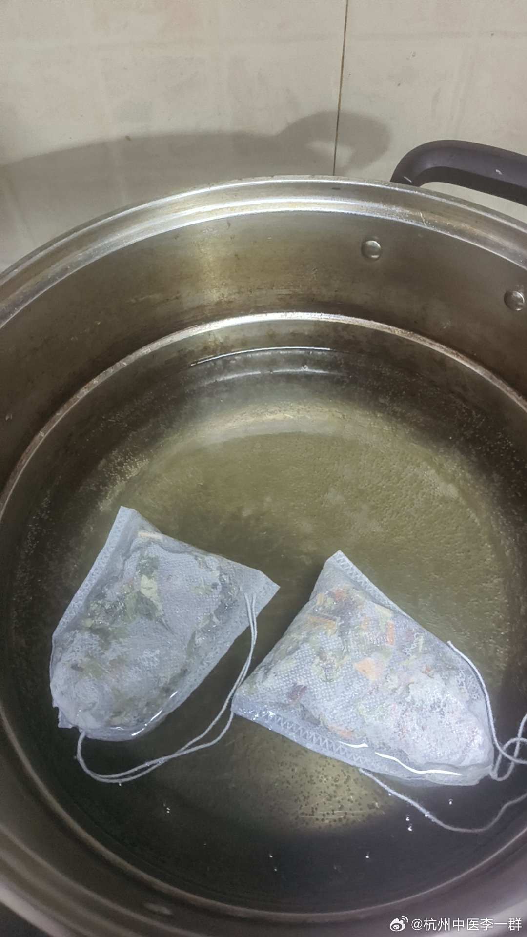 坚持泡脚祛寒湿中药[超话]中医泡脚 ​​​