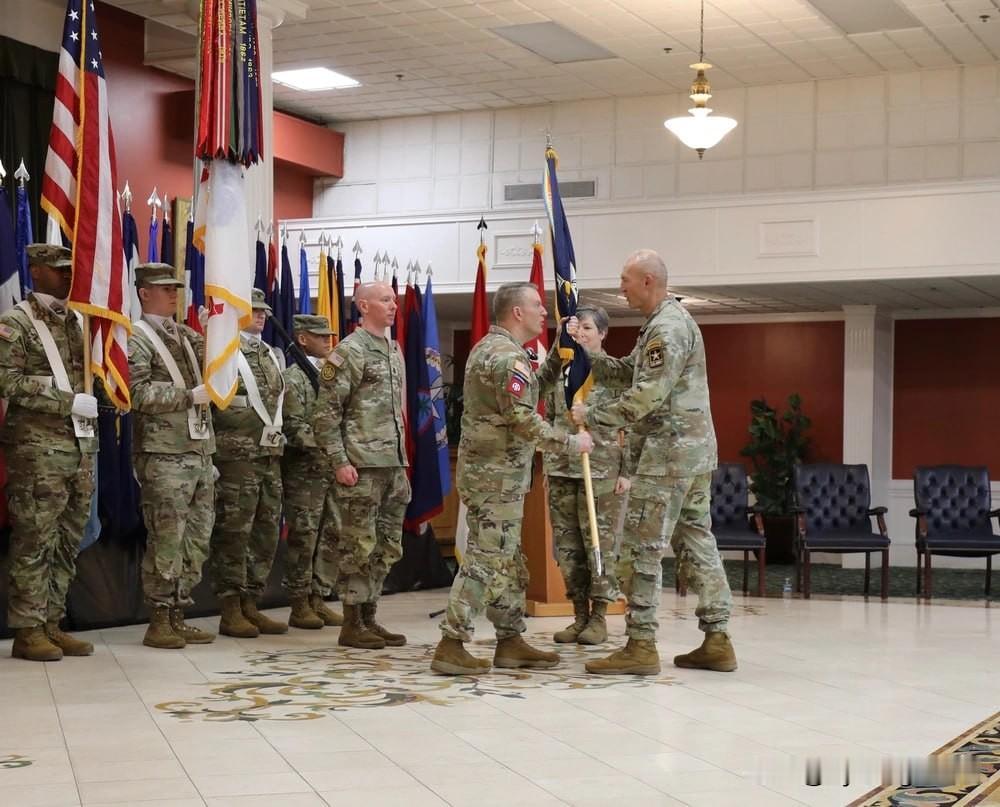 🇺🇸 美国陆军网络司令部任命克里斯托弗·尤班克中将为新任司令。

12月3日