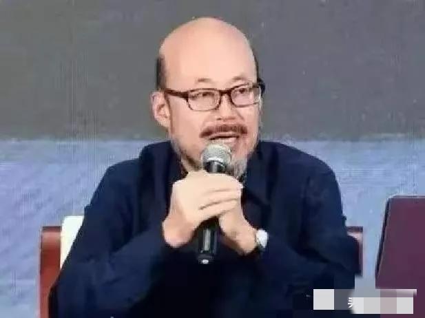 哲学家王东岳说过一段很刺耳的话：“中国社会道德溃败的根源，在于上层精英率先撕毁了