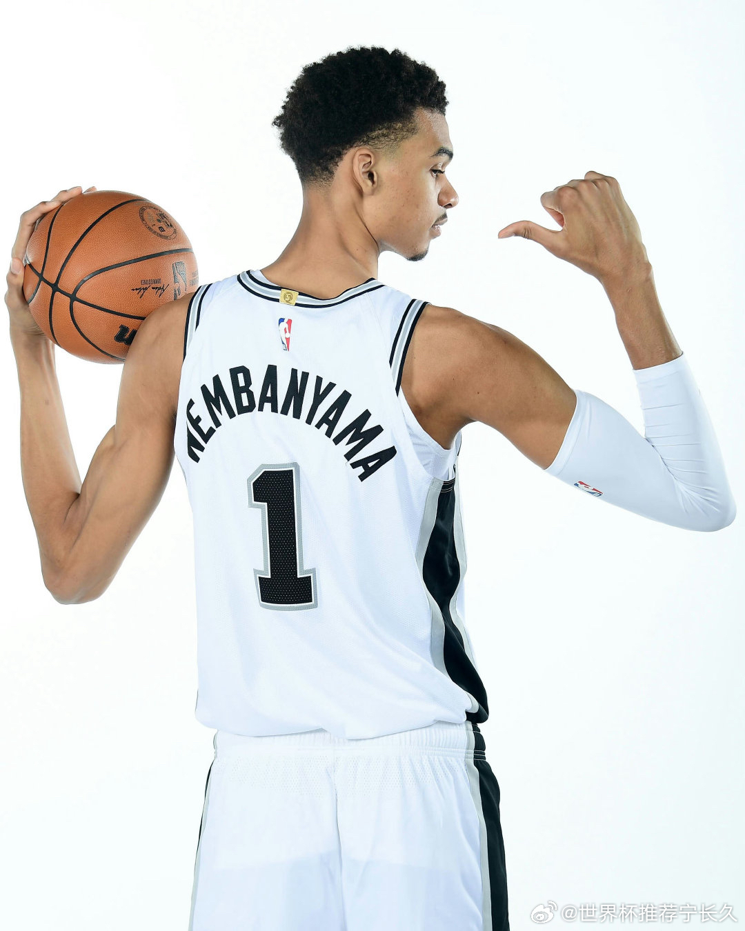 预测季后赛夺冠热门球队：东部冠军：活塞、骑士、凯尔特人！夺冠几率：凯尔特人＞骑士