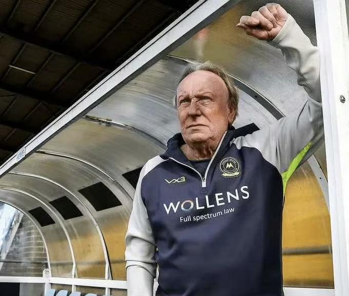 足坛40后教练——尼尔·沃诺克

1948年出生，已经77岁的尼尔·沃诺克，在英