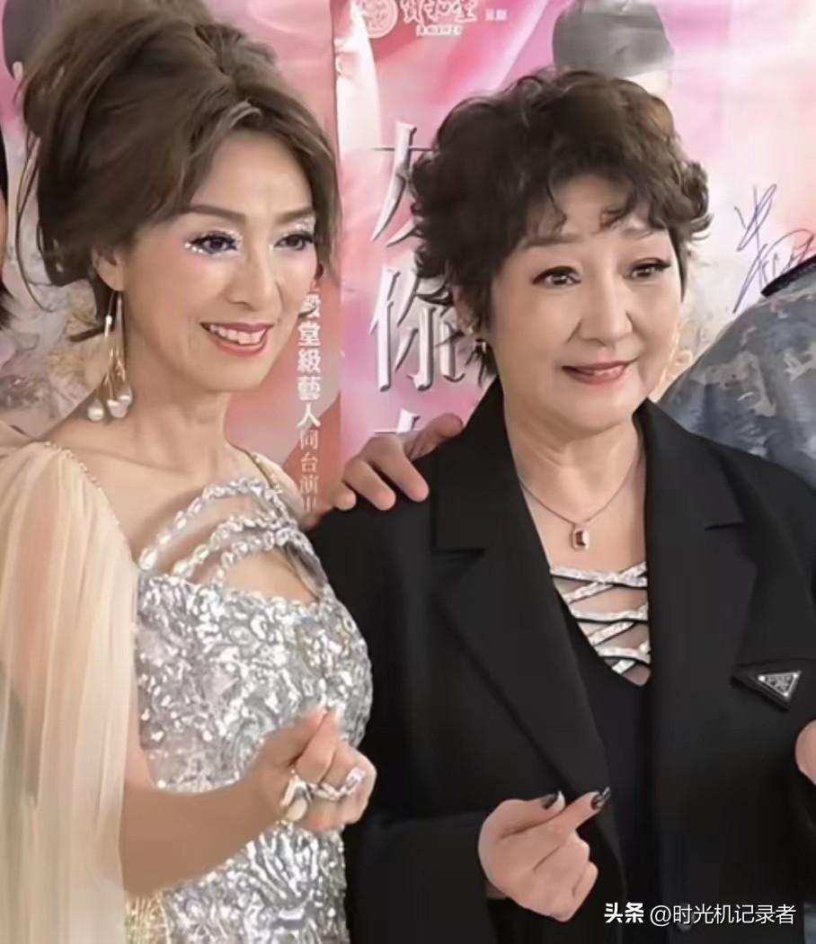 末婚未育不代表没有伴侣。
米雪与成龙相恋8年；与足球运动员尹志强相恋26年，终身