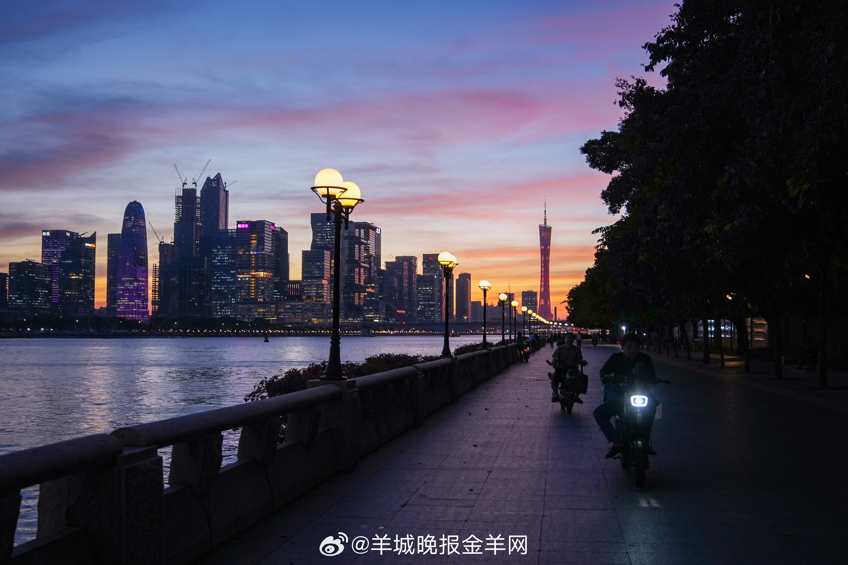 #晚安#持续给自己提供情绪价值，看见自己的每一分努力，并且告诉自己值得一切美好，
