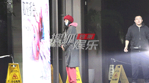 #齐溪现身月子中心##王传君齐溪现身月子中心# 齐溪现身月子中心，王传君贴心陪伴