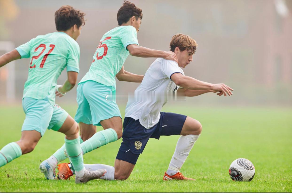 半场比赛结束 U21国足0-0战平俄罗斯U20 本场比赛对手做出部分轮换 #国足