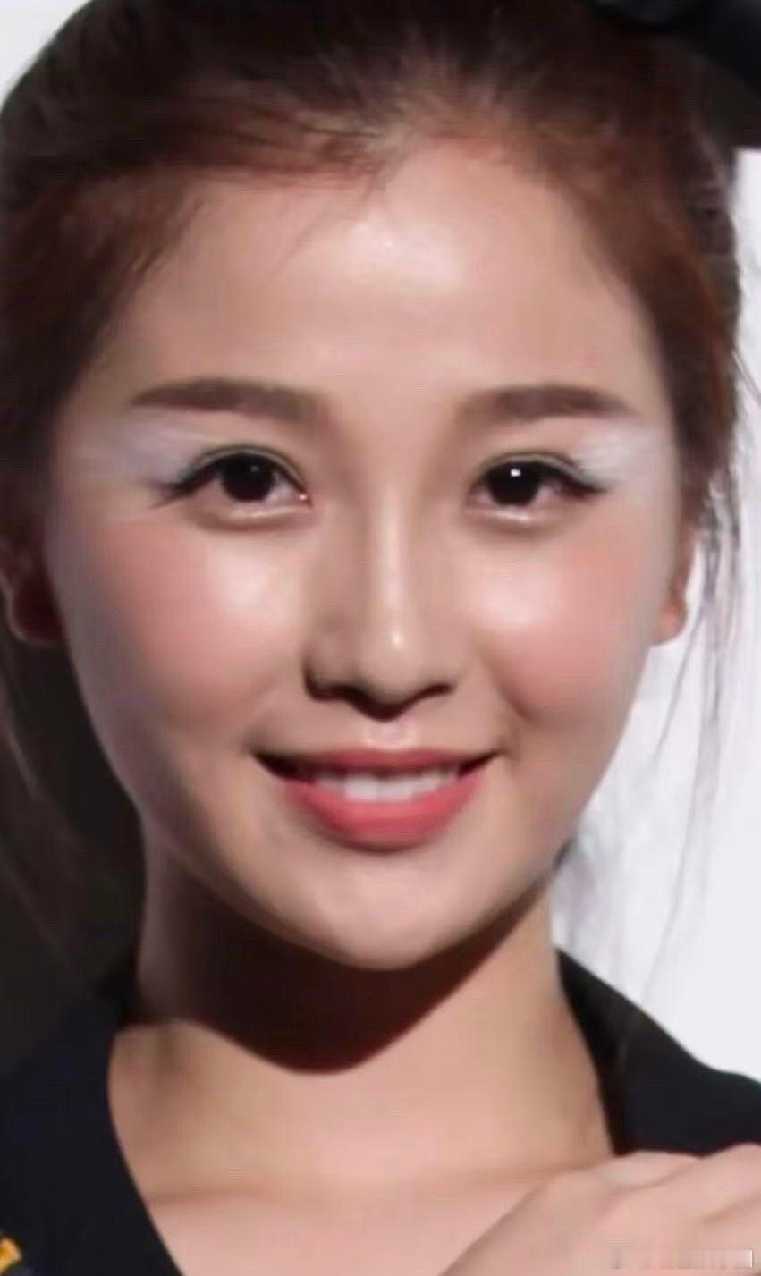 虞书欣父亲要求被告公开道歉她的萌感来自于眼睛❓❗️|她的萌感是来自于眼睛吗？早期