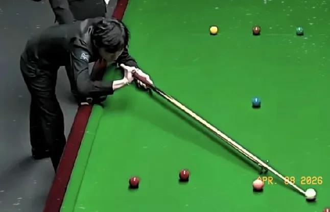 72-45，张家玮单局逆转拿下第17局，比分带到9-8领先。拿到赛点。
关键的一