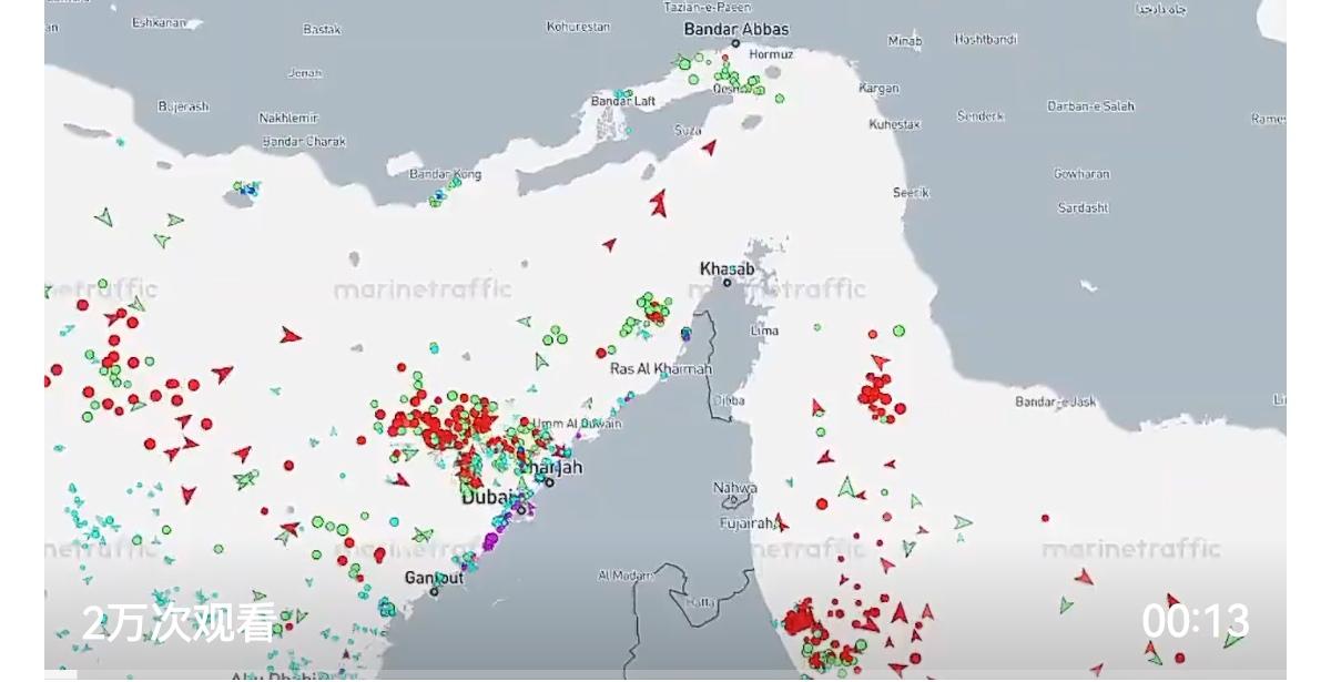 目前霍尔木兹海峡上有部分油轮通过伊朗人设置的安全路线通行，据报道走这条路要交过路