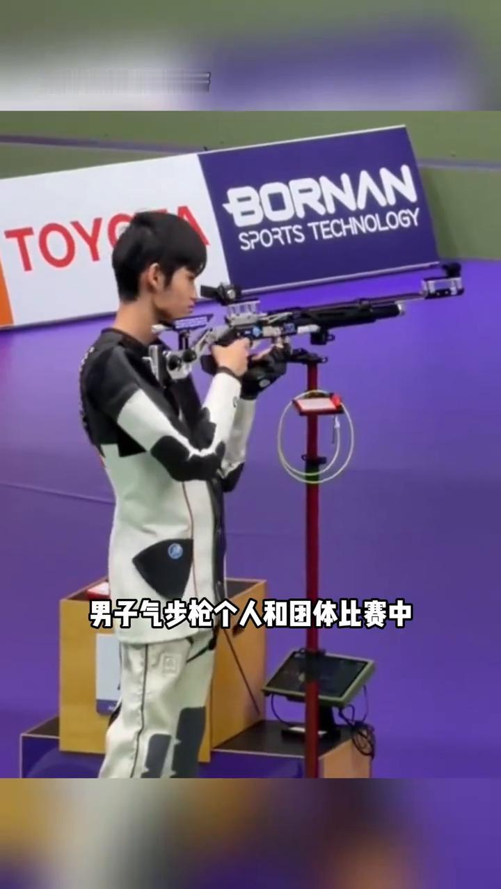令人难忘的羽毛球之神：盛李豪。
高能娱乐。
盛李豪即使赢了冠军也盖不过跨界羽毛球