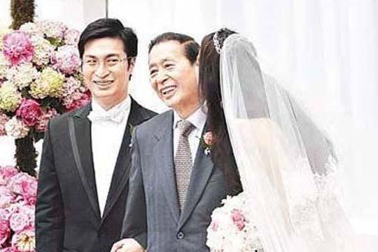 2006年，李家诚与徐子淇大婚，李兆基严肃的告诫徐子淇:“如果你养育孩子，就必须