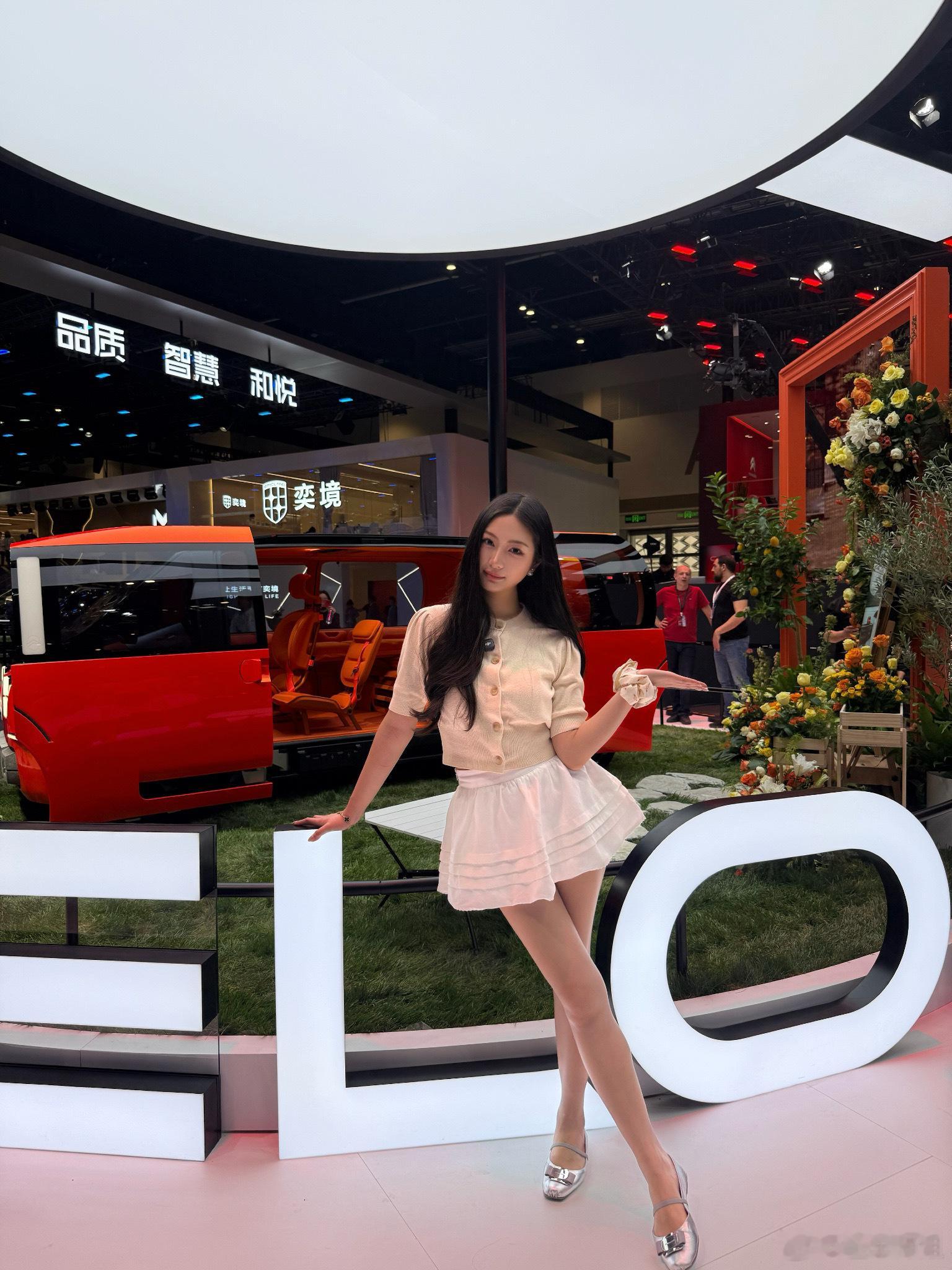 北京车展必逛神龙汽车展台！双品牌合而不同，东风标致科技先锋，东风雪铁龙松弛生活。