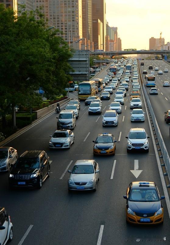 邯郸“隔夜酒”开车被查一事给大家敲响了警钟。2022年7月26日晨，邯郸交巡警在