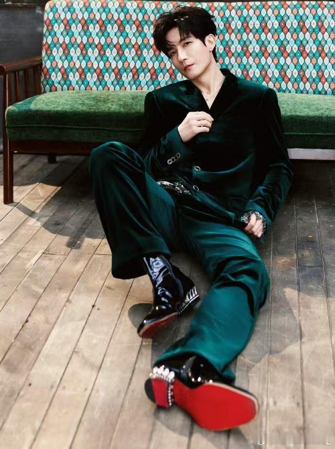 陈楚生为南昌演唱会准备了花车陈楚生演唱会花车从荒芜走到繁盛的设计概念直击人心，环