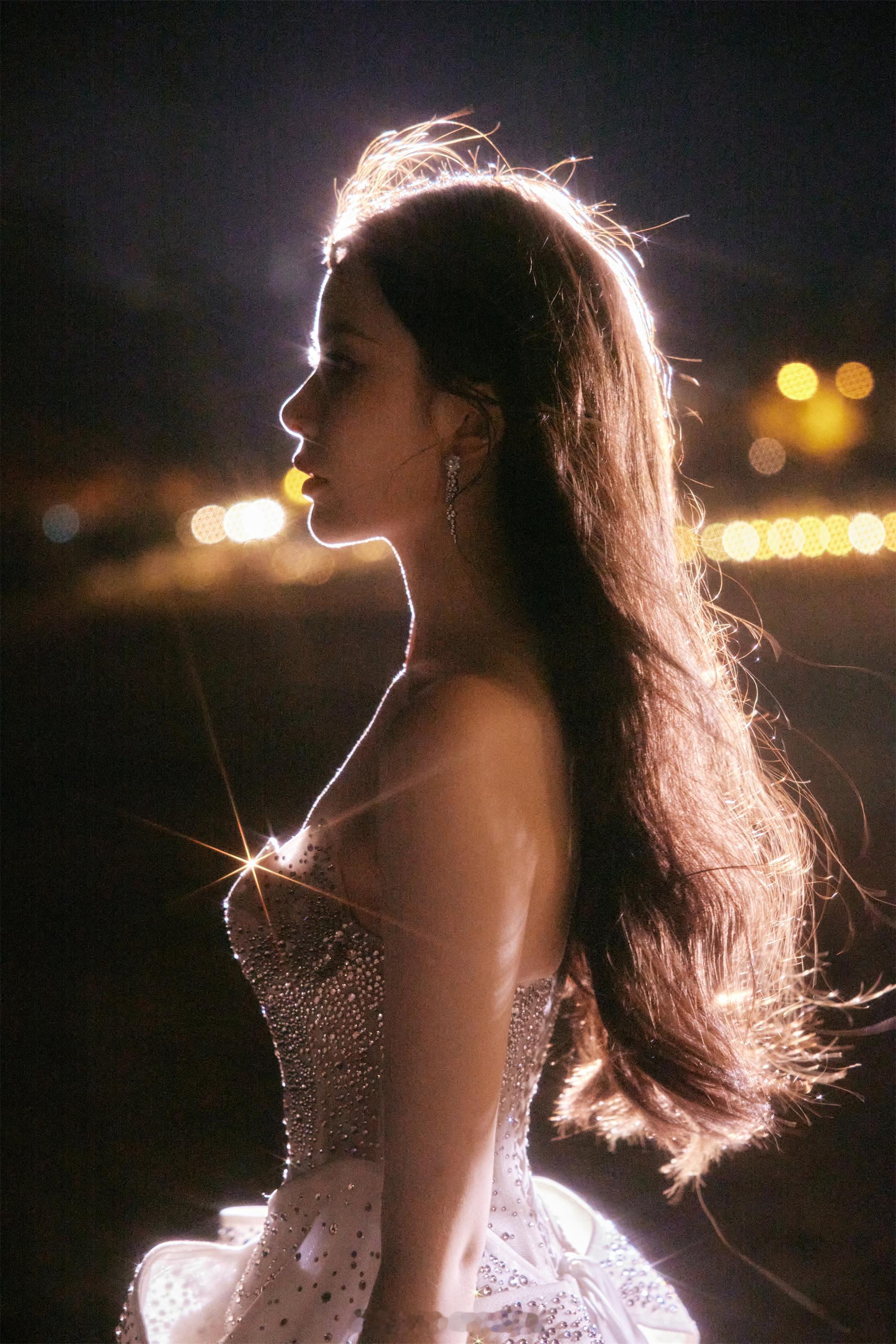 陈卓璇鎏光钻石裙 ​​​