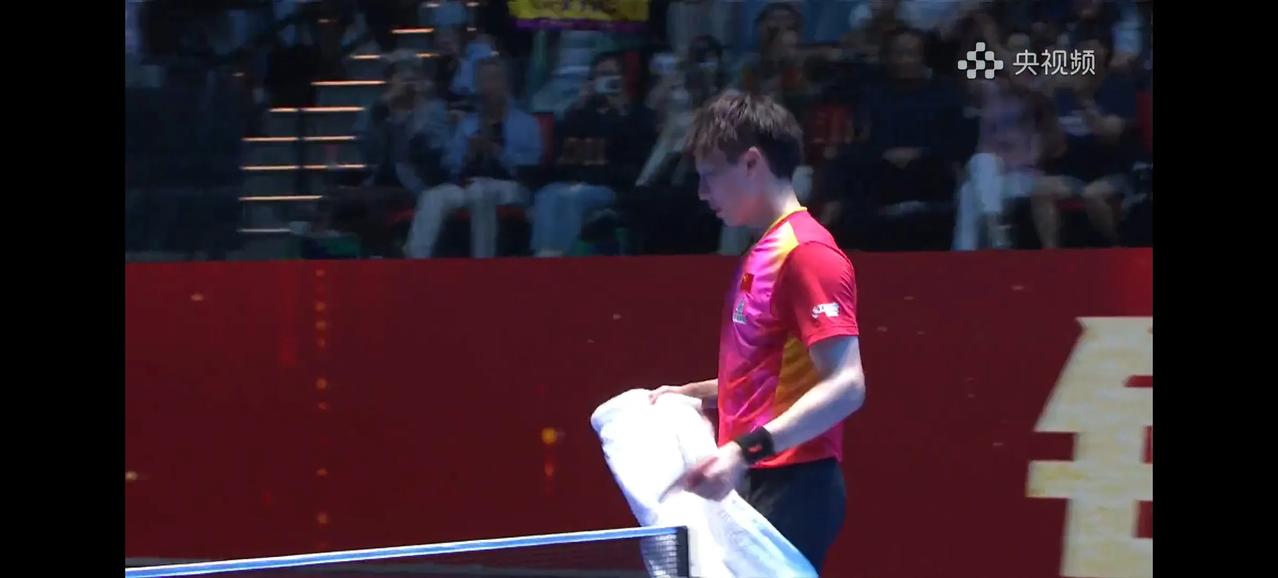 体坛6大最没冠军命的：
1.林高远
2.李宗伟
3.荷兰
4.阿森纳
5.凯恩
