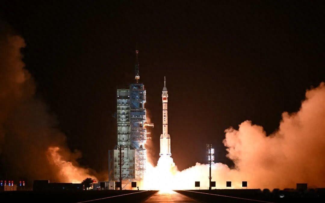 神舟二十三号发射成功，港人首上天，一年期驻留真能扛住？
神舟二十三号昨晚11点0