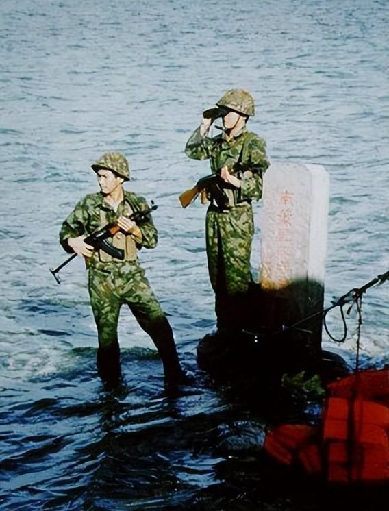 1990年，我军驻扎在南沙群岛南熏礁的11名人民子弟兵，突然遭到袭击，最终6人死