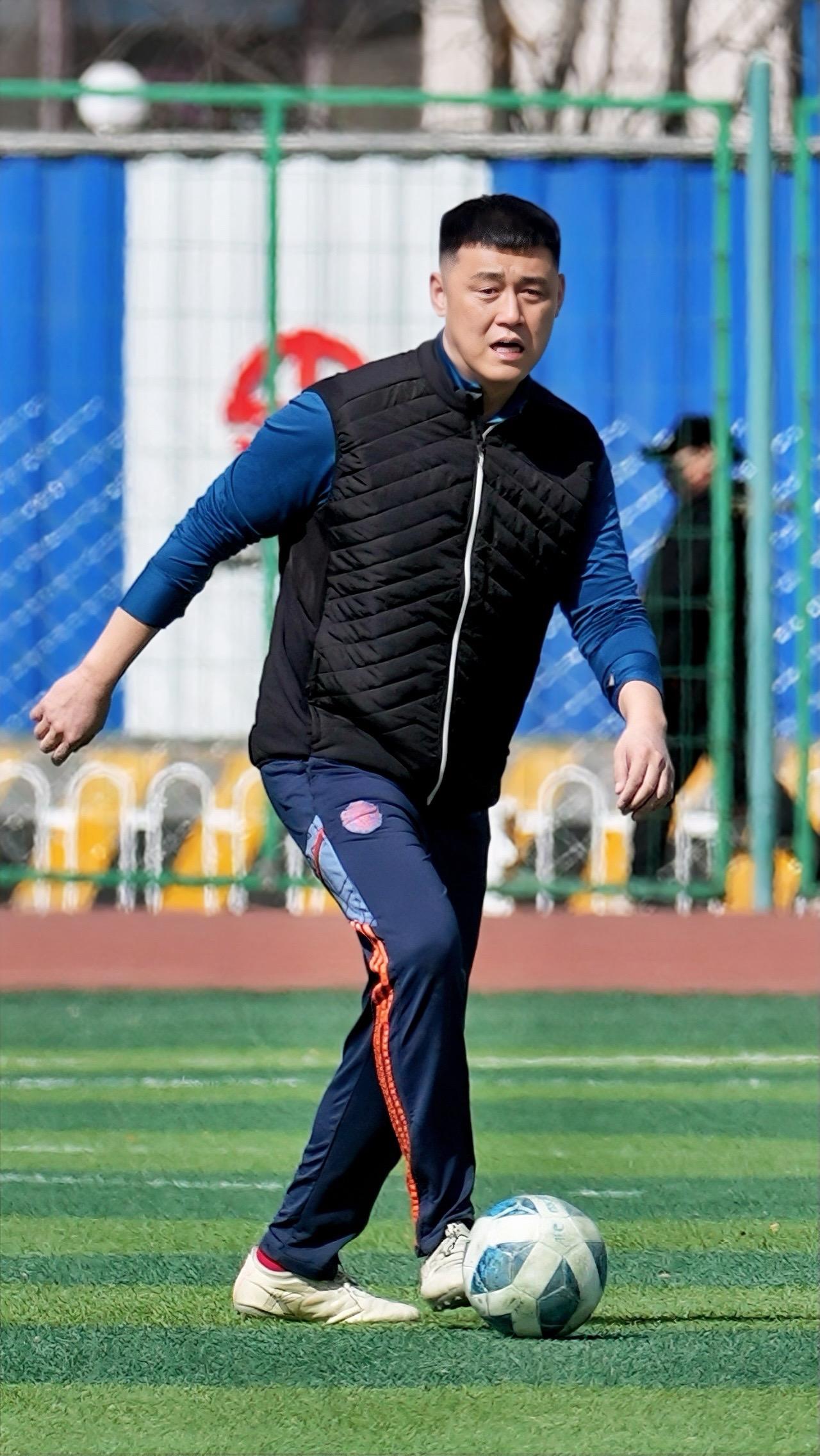 足球⚽ 足球运动 一起踢球吧 体育运动 球场