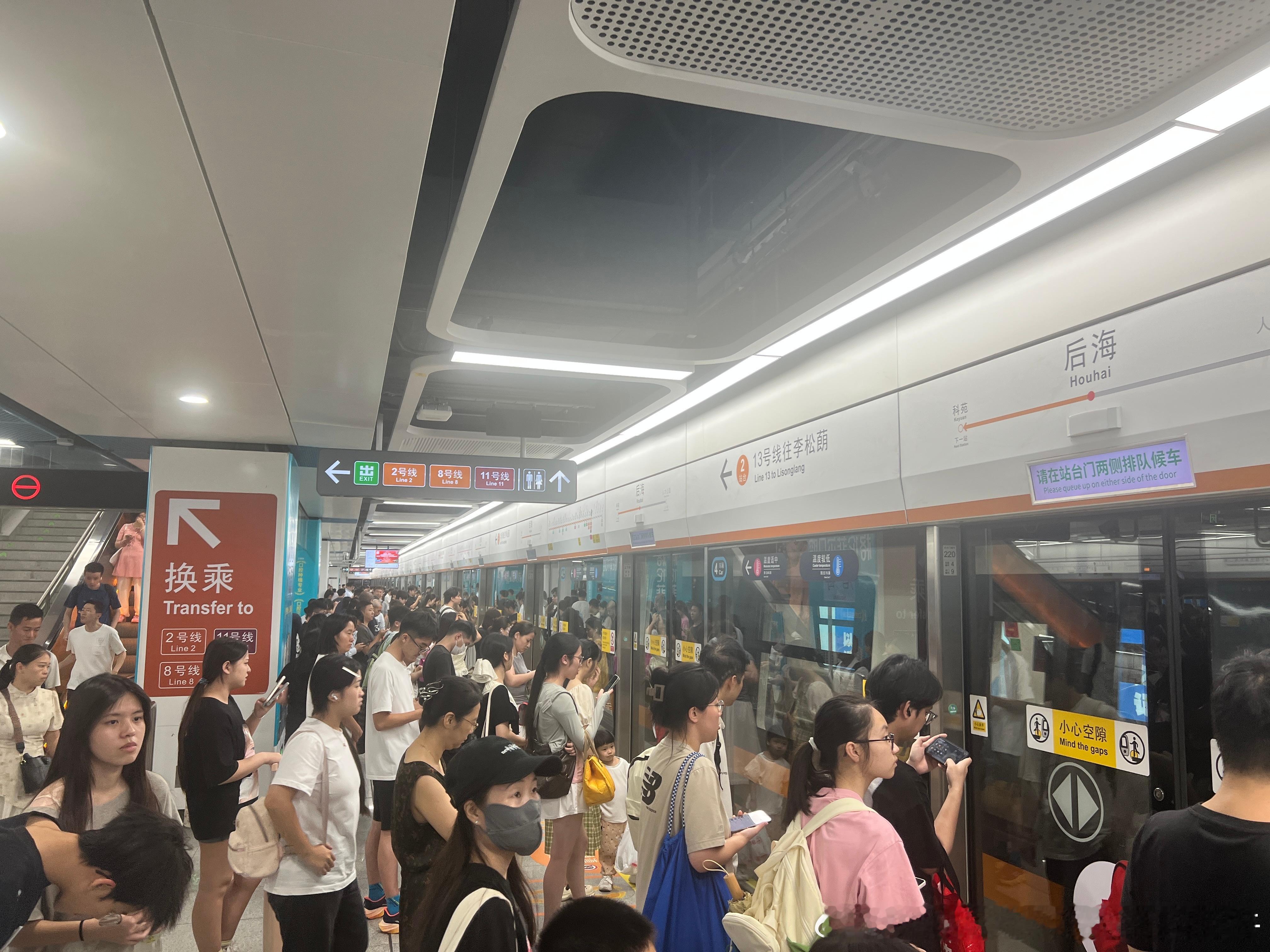 深圳地铁网友： 2026年7月21日（周二）18:10，深圳地铁10号线冬瓜岭站