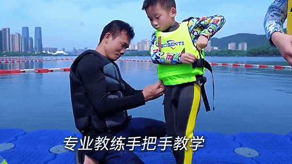 【长沙梅溪湖居然可以冲浪了】长沙梅溪湖全民水上运动中心动力冲浪基地正式开放，无需