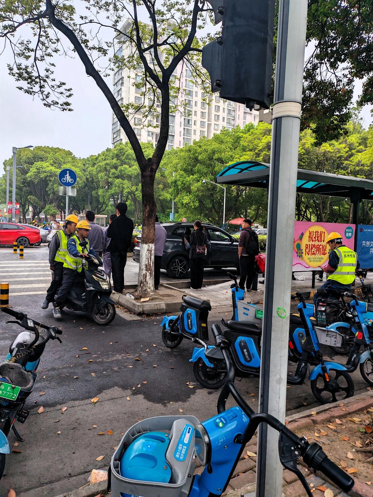 人这一辈子，真不用太为难自己。
过得去就行，别跟别人比，也别跟自己较劲。
家人平