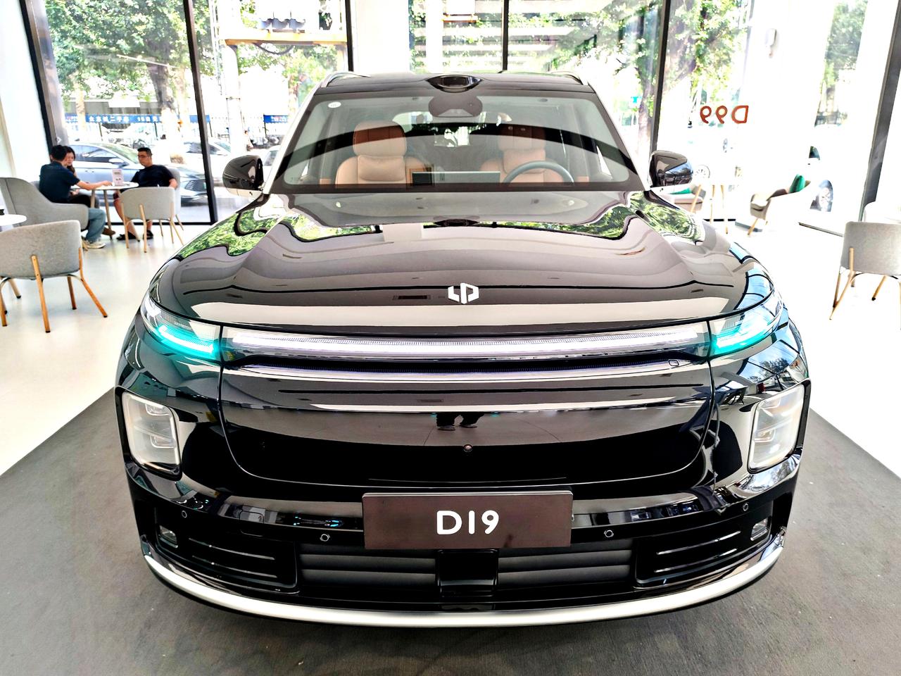 家用旗舰SUV《零跑D19》
  2026年4月16日，零跑汽车旗下，一款豪华智