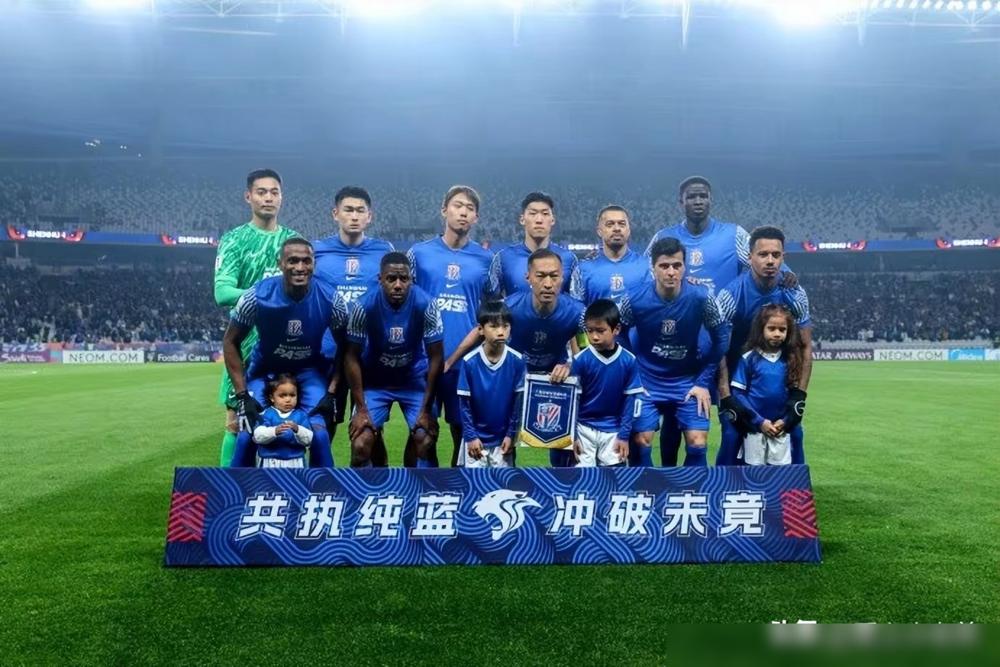 盖伊1米95的大高个，申花亚冠指着他当433的锋线支点，结果两场0球，最低评分直