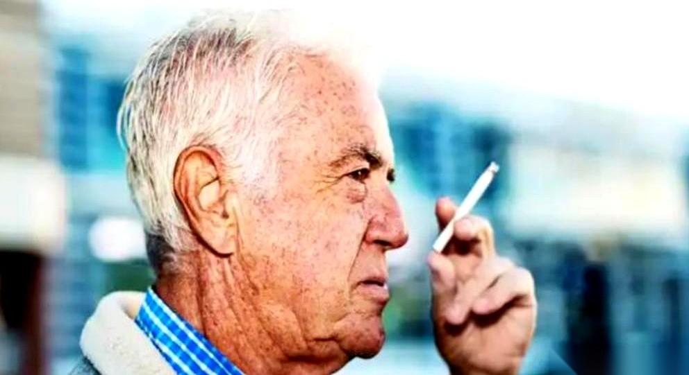 你那肩膀疼，真不一定是肩周炎。
你那胸口闷，也别老赖心脏。
尤其，当你手里还夹着