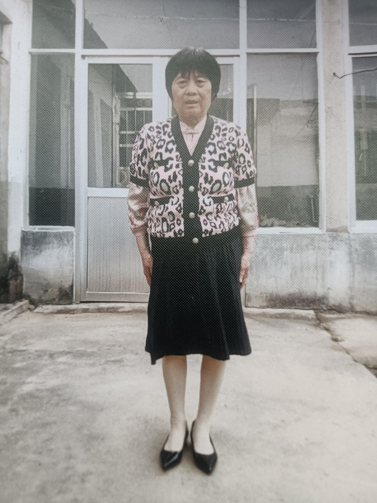 同舟共济
藏头诗
文/李兴伟
同道同思且同德，
舟楫盛夏暑气逼。
共促发展意为何