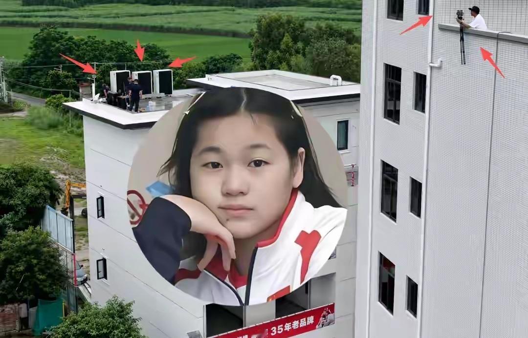 全红婵家新房存安全隐患！4层空调防护栏还没装，对面还有人偷拍 ​